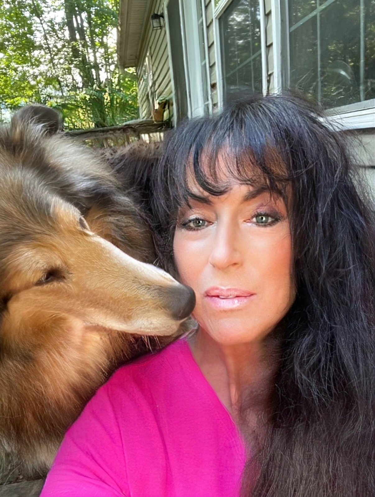 Paris kissing Jill at home
